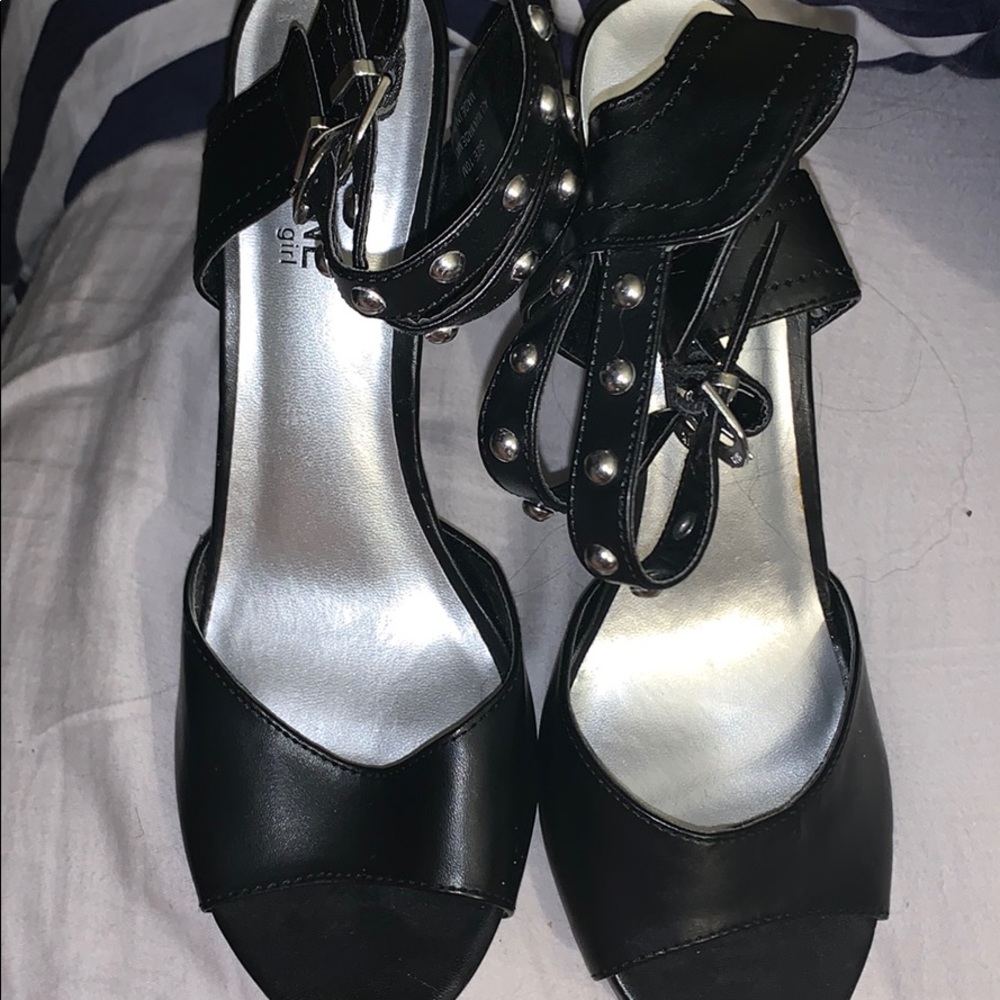 Edgy heels
